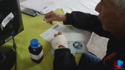 Sedesson entrega tarjetas de apoyos a adultos mayores