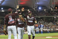Tomateros barre a Yaquis