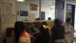 Inconformidad entre trabajadores del sector salud por la entrega de vales