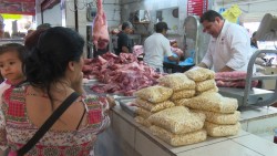 Se preparan para la cena de noche buena