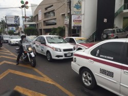 Sigue trabajando y comportándose  igual taxistas establecidos en Catedral