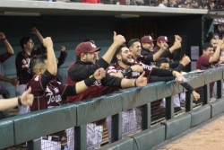 Tomateros barre a Venados