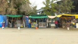 Buenas ventas en el tianguis del cuete