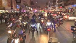 Se manifiestan ciudadanos por alza a gasolinas.