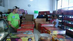 Festejan Día de Reyes con roscas y chocolate