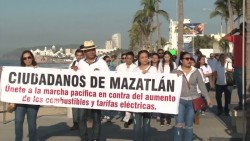 Empresarios y ciudadanos inconformes por la alza en los combustibles