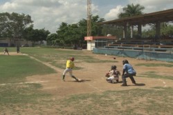 Playbol en la Liga de Béisbol Los Altos