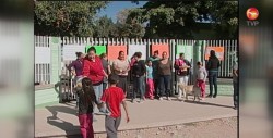 Toman primaria, exigen Becas.