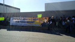 Familiares y amigos de Joel, se plantaron en instalaciones de Policía Federal