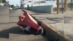 Hoyo lleva meses en la avenida Gabriel Leyva.