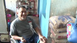 Vende Café en la silla de ruedas, pero su casa....es una trampa
