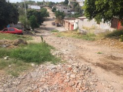 Sin esperanzas de que pavimenten calle Juan Espinoza