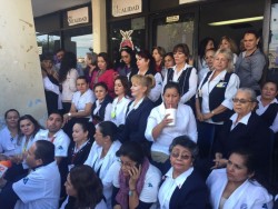 Protestan trabajadores del Sector Salud