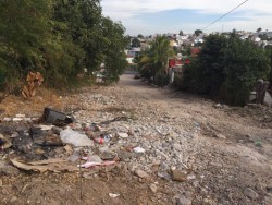 En muy mal estado la calle Luis G. Monzón