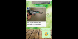 Expulsan a joven de la escuela por publicar foto de un arma y mensaje amenazante