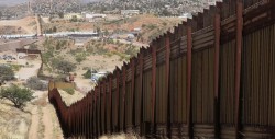 Trump  ordena que se construya el muro.