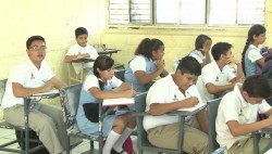 Todavía no se sabe si habrá uniformes y útiles escolares gratuitos