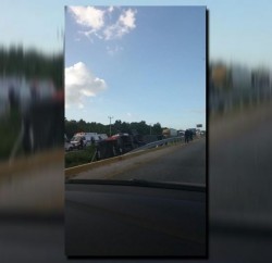 Dos muertos y 30 lesionados por volcadura de autobús en Quintana Roo