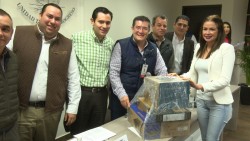 Entregan apoyos económicos a empresarios locales