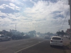 Se incendia maleza del canal sobre la Avenida Federalismo