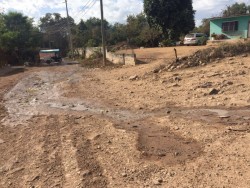 Desbordamiento de drenaje y fuga de agua, en El Limón de los Ramos