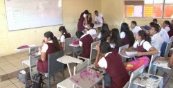 Si habrá uniformes y útiles escolares gratuitos, pero....no para todos