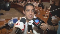 Reitera alcalde disminución de sueldos a personal de confianza.