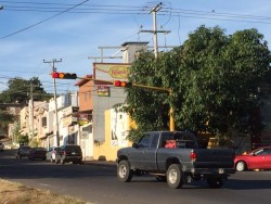 No funcionan semáforos por la Maquío y Alfonso Cravioto
