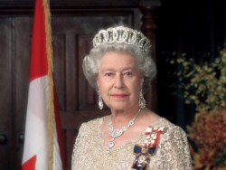 Reina Isabel II cumple 65 años en el trono
