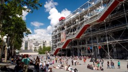 Miles de personas visitan el Pompidou en su 40 aniversario
