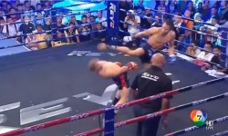 Con recurso de "Matrix" de peleador de Muay Thai