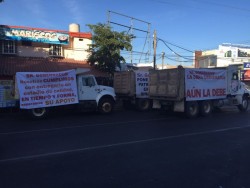 Protestan constructores frente al Estadio de Los Tomateros de Culiacán