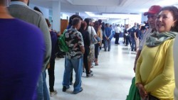 Madrugan por medicamentos en el ISSSTE