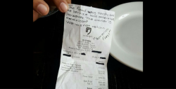Nota racista en recibo de restaurante de un mexicano