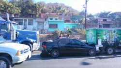 Se registra carambola de tres autos en Urías