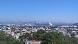 Llegan dos cruceros a Mazatlán