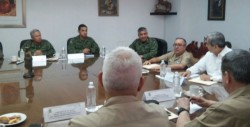 Se reúnen mandos militares con gabinete de seguridad estatal