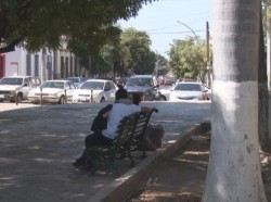 Enamorados aprovechan el día para demostrar afecto