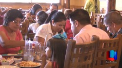 Disfrutan familias el día del amor y amistad