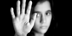 Publica vídeo donde su padre confiesa que la violó