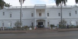 Descuentan 10% de salario a trabajadores de confianza del Ayuntamiento
