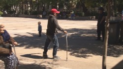 Siguen sin atender bien a beneficiarios del 65 y más.