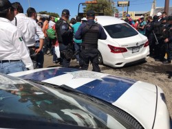 Se lleva grúa a unidad Uber con todo y chofer