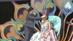 Coronan a Rossina I, Reina de los Juegos Florales del Carnaval Mazatlán 2017