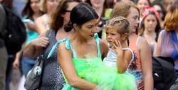 Kourtney Kardashian enciende polémica por piercing de su hija