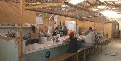 Poco a poco se van los locatarios del mercado Tierra Blanca