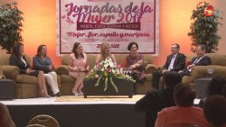 Adelantan festejo a mujeres del sector salud