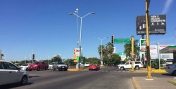 Semáforo fuera de servicio por el bulevar Diego Valadez