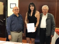 Entregan reconocimiento a la oficial del registro público de la propiedad