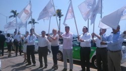 Dan banderazo a flotilla ecológica de taxis